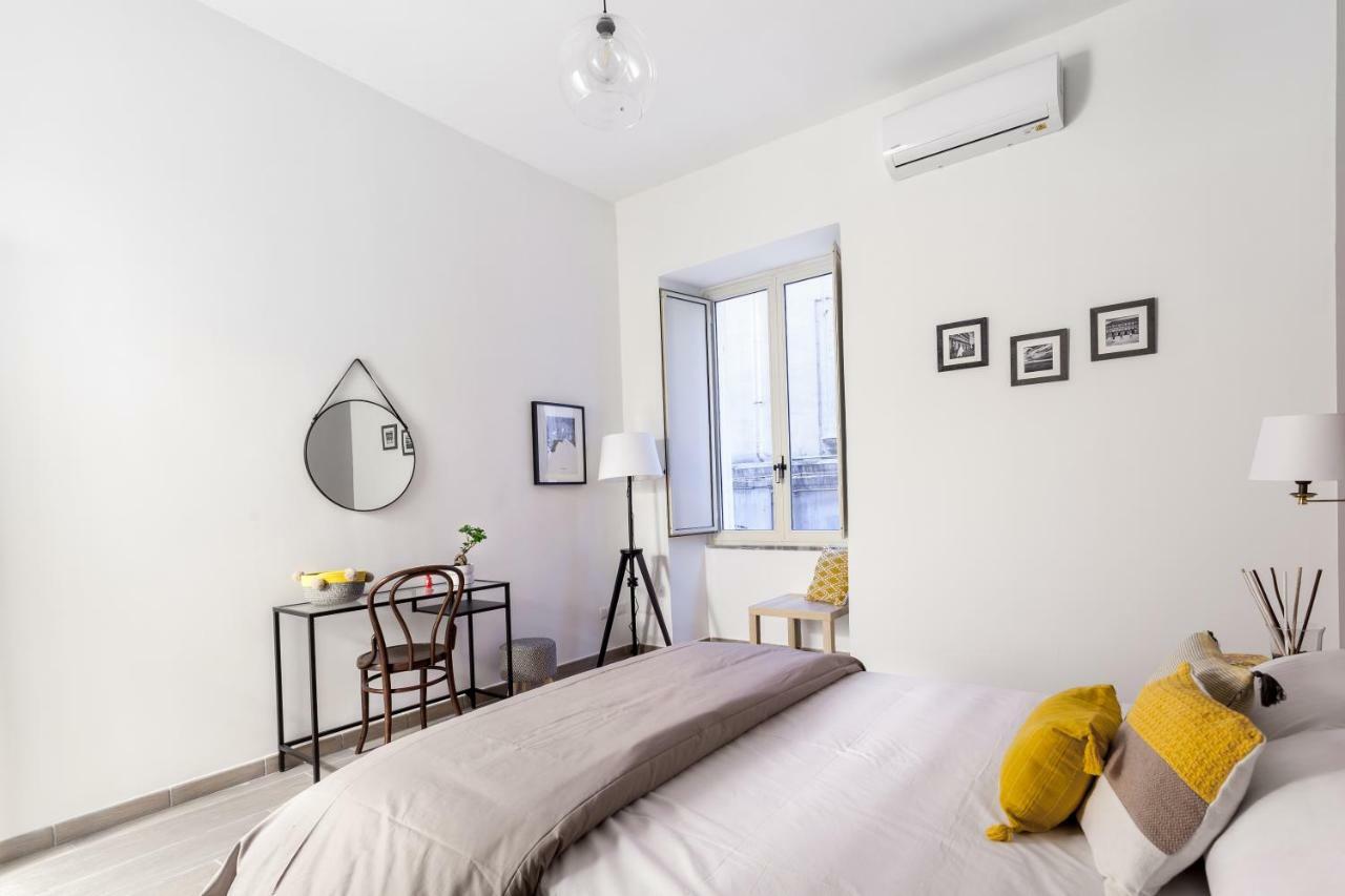 Manuela Apartments Centro Storico Наполи Екстериор снимка
