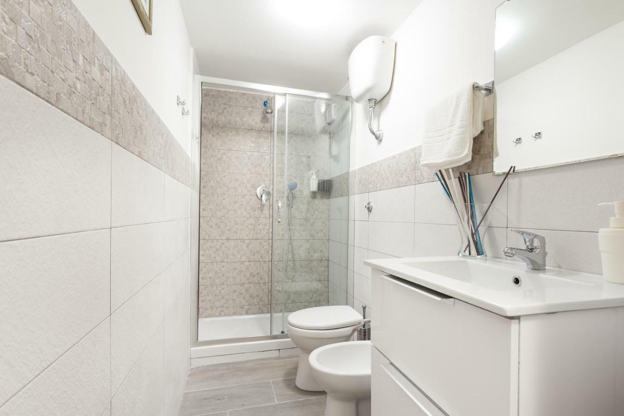 Manuela Apartments Centro Storico Наполи Екстериор снимка